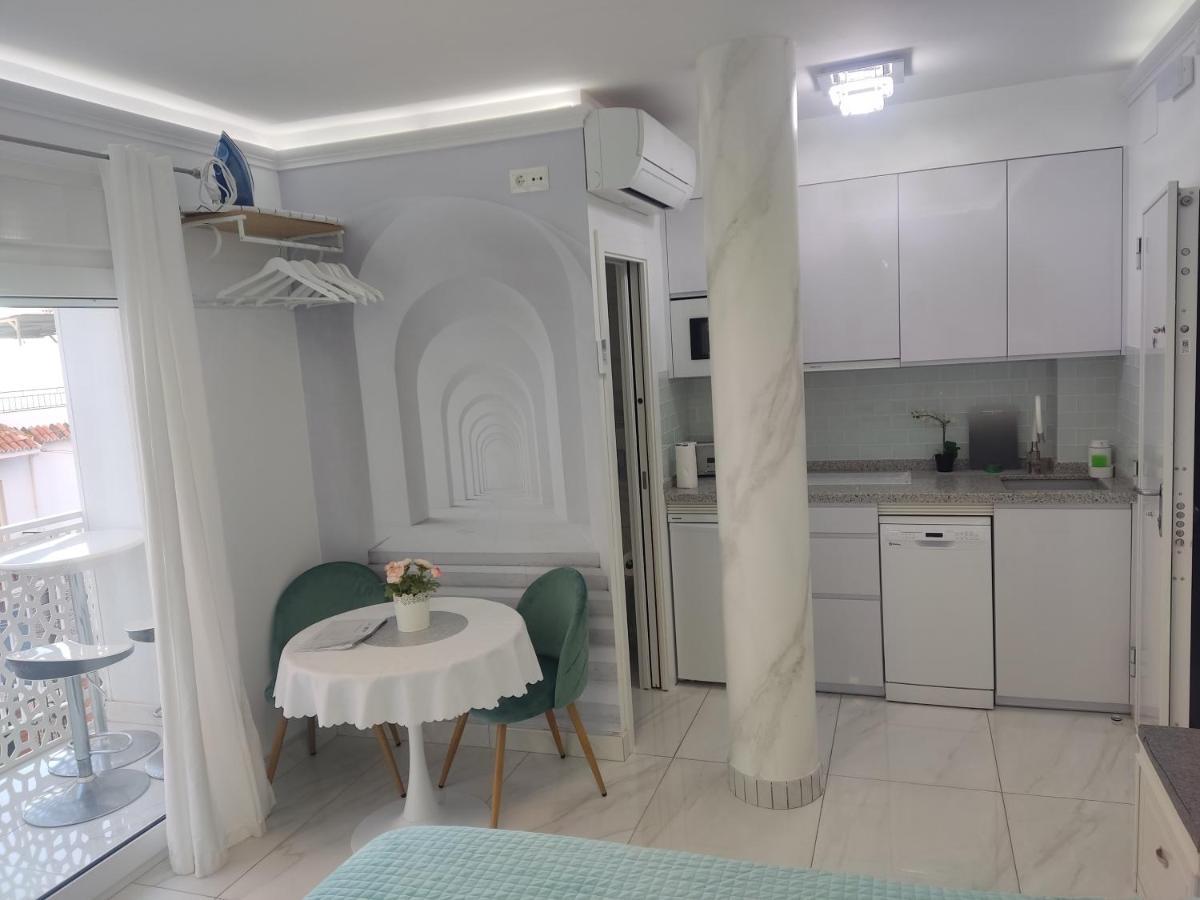 Silver Horizon Luxury Apartment Нерха Екстер'єр фото