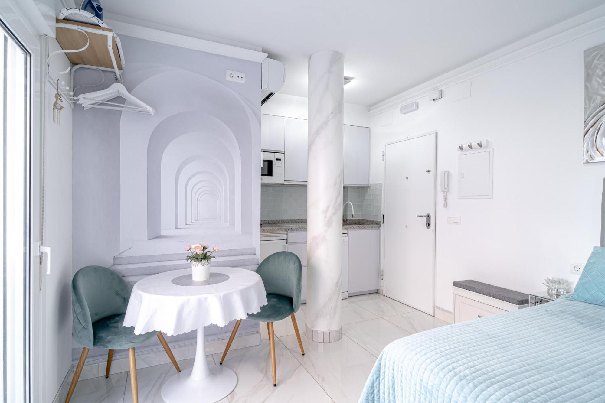 Silver Horizon Luxury Apartment Нерха Екстер'єр фото